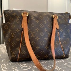 LOUIS VUITTON TOTALLY MM TOTE